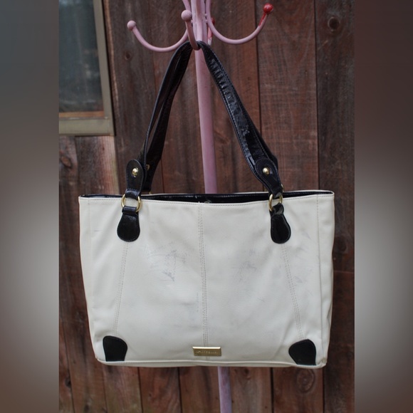 Betsey Johnson Bone Bow black Glossy Tote Handbag BB84135 - Picture 10 of 10